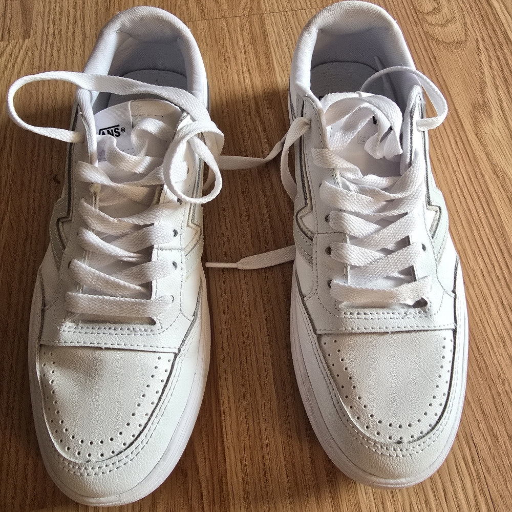 Vans shoes unisex, white, size 6.5 for men's 8 for women's